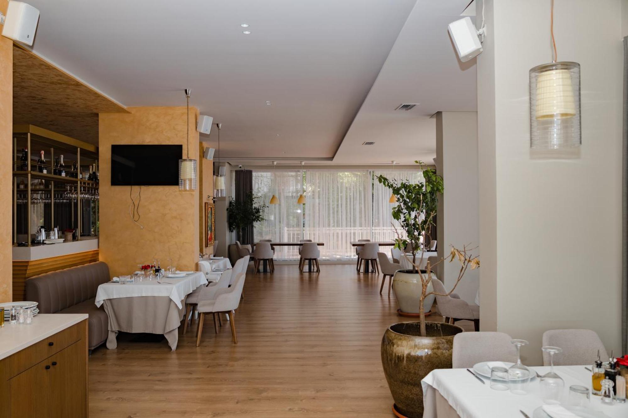 Riviera Blu- Seaside Hotel Radhime Exterior photo